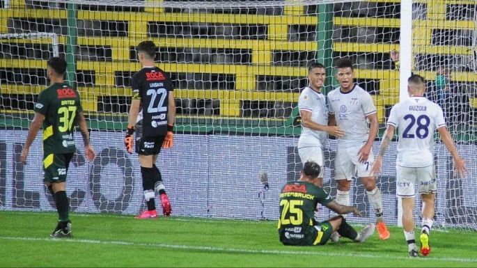 Defensa "regaló" dos goles en contra para el empate de Talleres