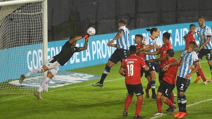 Racing festejó sobre la hora en el clásico de Avellaneda