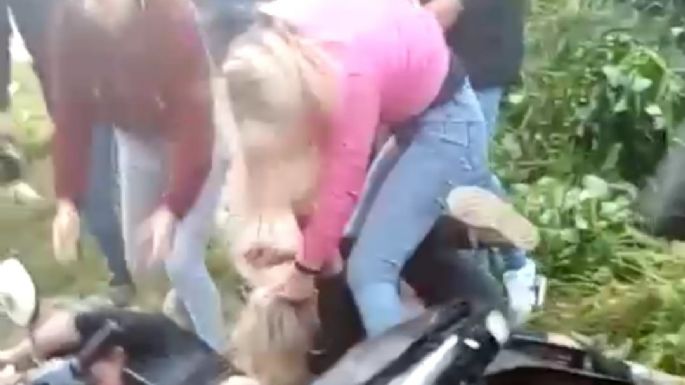 Grave: pelea de mujeres en el puente Andino
