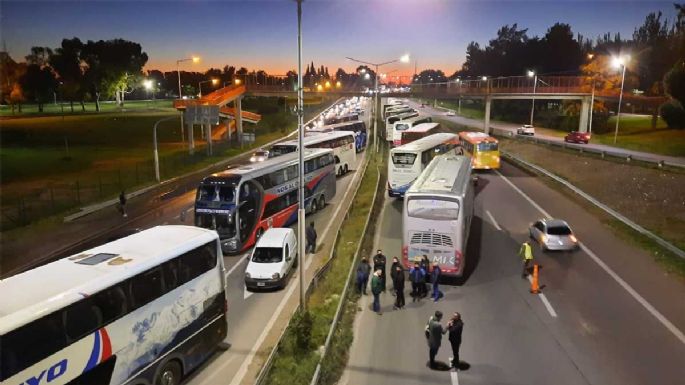 Reclamo de transportistas de turismo frente a las restricciones