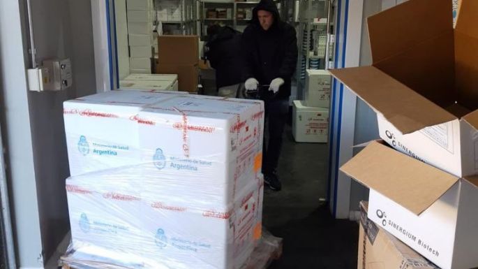 Córdoba recibió 6.300 vacunas que serán distribuidas en el interior provincial
