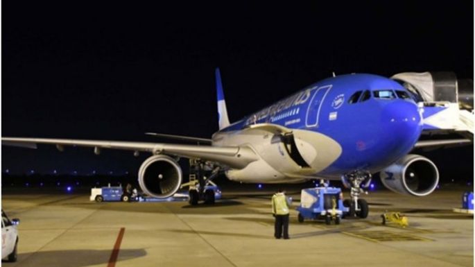 Otro vuelo en busca de vacunas