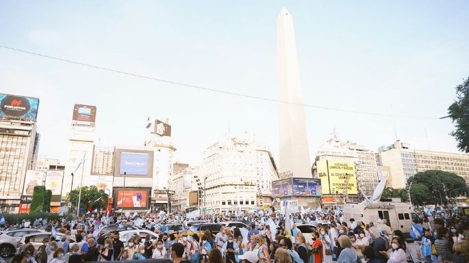 Protestas con epicentro en el Obelisco contra las restricciones