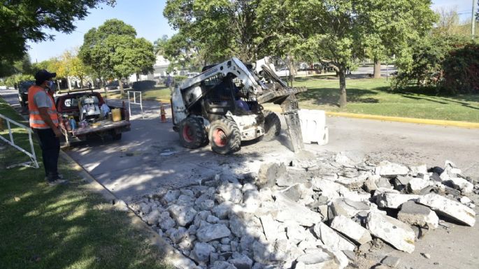 Realizan bacheo sobre bulevar Argentino