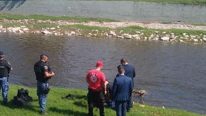 Cadáver en el río