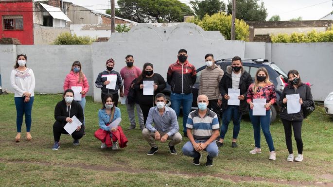 Una docena de jóvenes firmaron el convenio para iniciar sus prácticas laborales