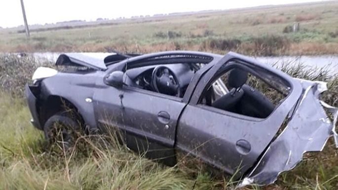 Perdió la vida una joven al chocar de frente dos autos