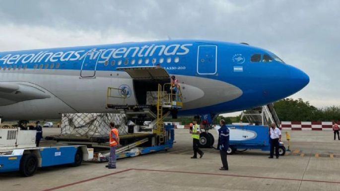 Entre mañana y el miércoles llegarán un millón de vacunas desde China