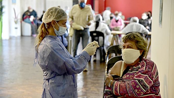Más de 700 vecinos inmunizados