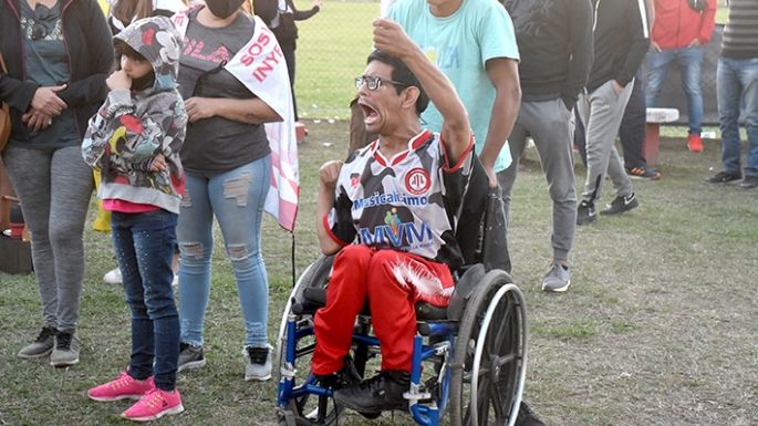 Juani lleva más de un año esperando una silla de ruedas