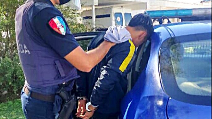 Dos detenidos por no acatar sendas restricciones