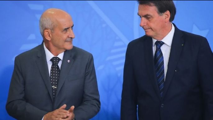 Brasil: El jefe de Gabinete se vacunó "escondido" para no hacer enojar a Bolsonaro