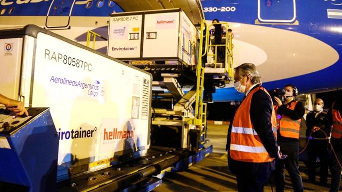 Aerolíneas Argentinas trajo un millón de dosis de Sinopharm