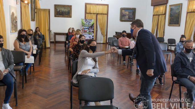 Entregaron las becas estudiantiles