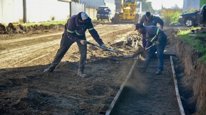 Avanzan en obras de cordón cuneta en barrio Industrial