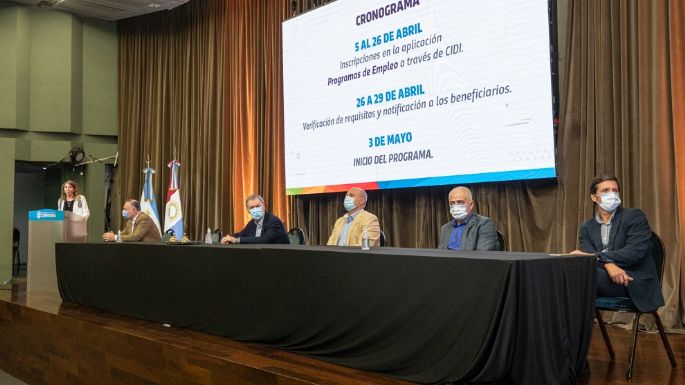 Schiaretti lanzó un programa para generar mil empleos en Centros de Contacto