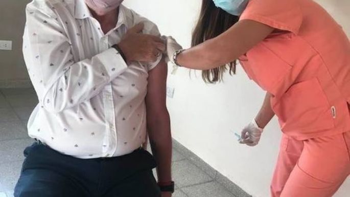 Se anotó, llegó su turno y se vacunó: El concejal De Falco recibió la primera dosis