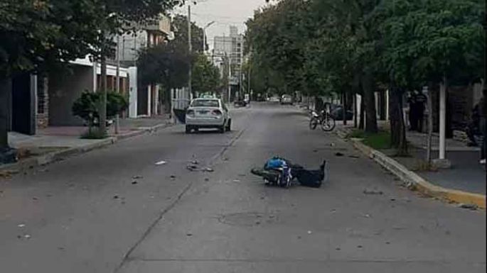 Un joven motociclista muerto en un choque y un automovilista fallecido en un “tumbo”