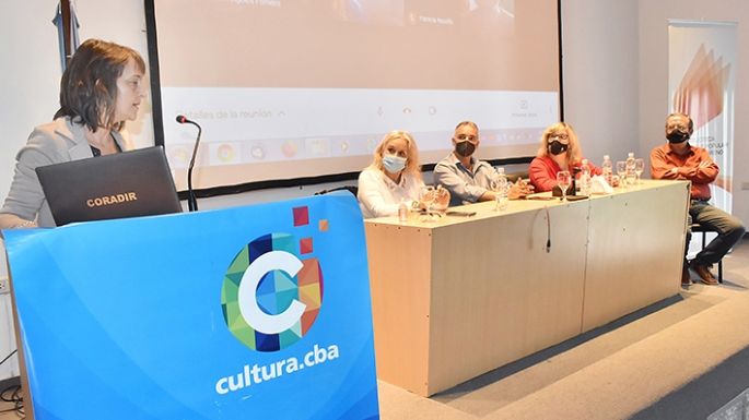 Narrar Córdoba en cien palabras