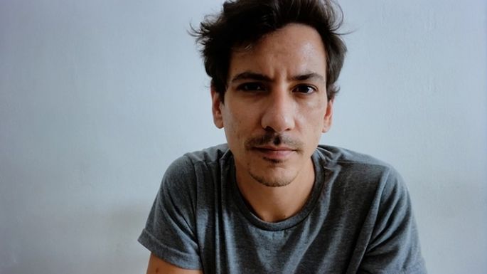Llega el escritor Juan Solá con sus “Poemas al oído”