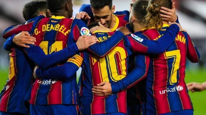 Barcelona ganó sobre la hora y se ubicó a un punto de la cima