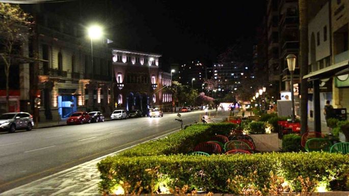 Córdoba restringe actividades y circulación entre la 0 y las 6