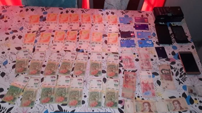 Policías de cuatro departamentales allanaron tres viviendas de la zona