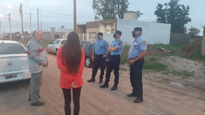 Jefes policiales se reunieron con vecinos del barrio Francisco García