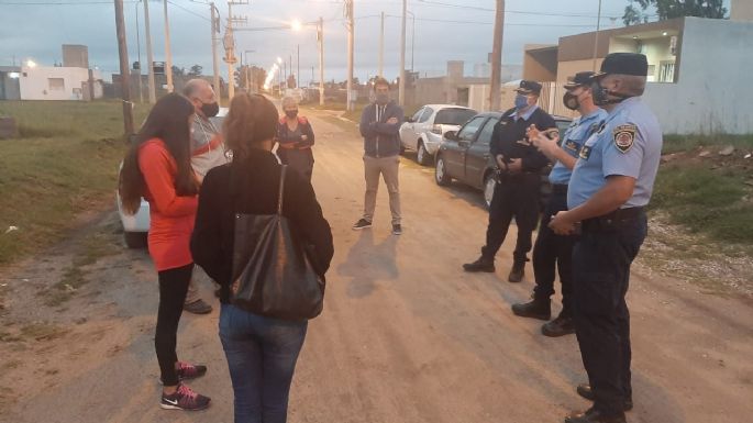 Jefes policiales se reunieron con vecinos del barrio Francisco García