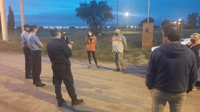 Jefes policiales se reunieron con vecinos del barrio Francisco García