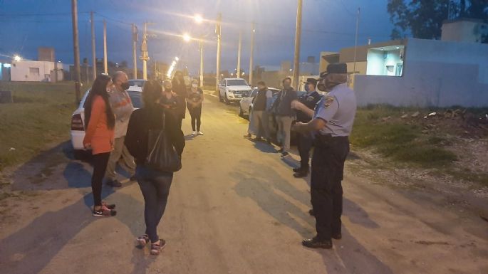 Jefes policiales se reunieron con vecinos del barrio Francisco García