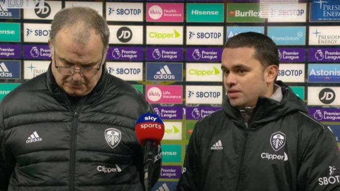 Bielsa se disculpó ante la prensa por no poder transmitir sus ideas en inglés