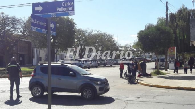 Chocaron un auto y una motocicleta en Carlos Pellegrini y Sarmiento