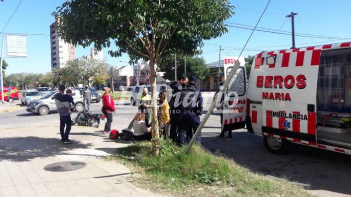 Chocaron un auto y una motocicleta en Carlos Pellegrini y Sarmiento