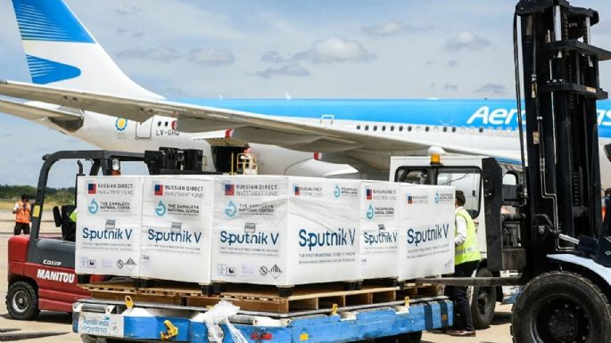 Parte un nuevo vuelo hacia Moscú en busca vacunas Sputnik V