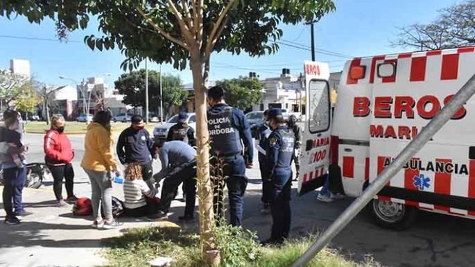 Trasladaron inconsciente al Hospital a una joven motociclista