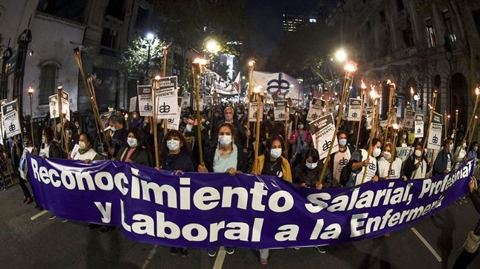 Enfermeras y enfermeros de todo el país protestaron en apoyo a sus demandas durante la pandemia
