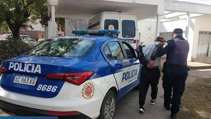 Pese a la restricción de acercamiento, fue a la casa de su expareja y la golpeó