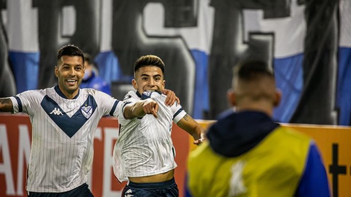 Vélez derrotó a Liga y se subió al segundo puesto
