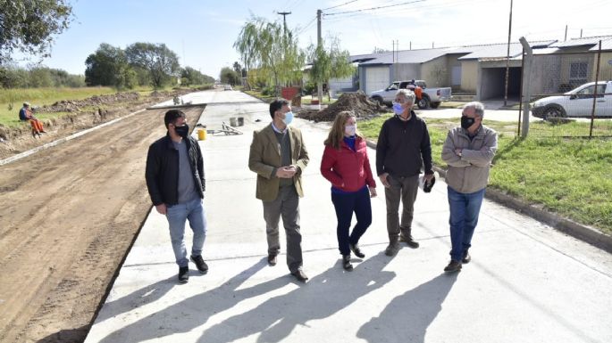 Está en marcha la pavimentación de Prolongación Alvear a la altura de barrio Evita