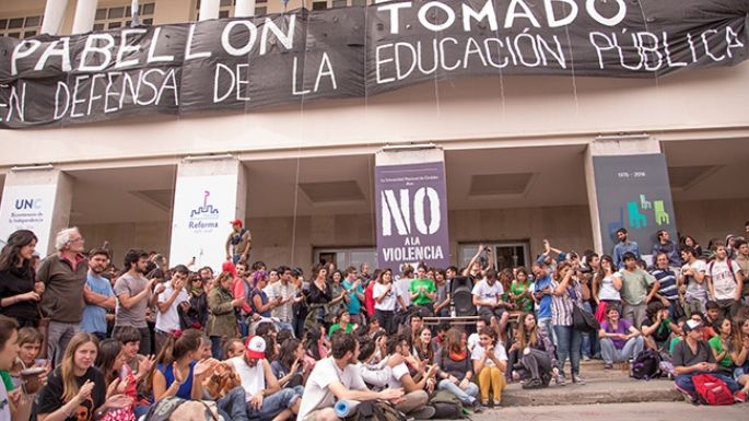 Marcharon para rechazar el juicio a 27 estudiantes por la toma de la UNC