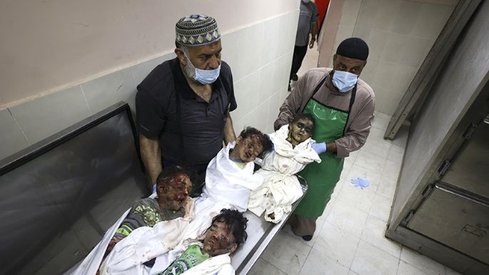Israel atacó Gaza con artillería y miles de palestinos huyeron de sus casas