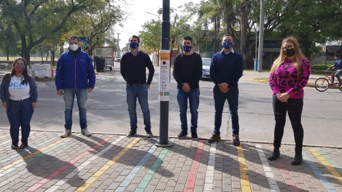 JCI Villa María y la Cooperativa 15 de Mayo instalaron colilleros en la costanera