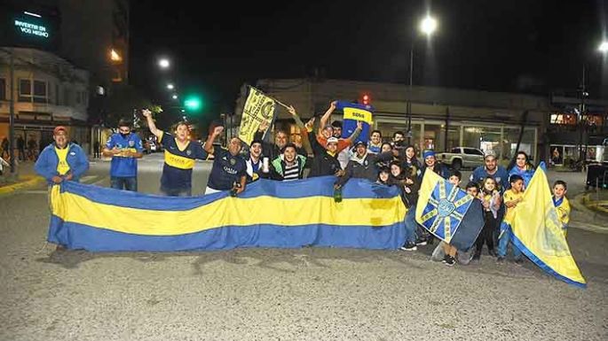 Los xeneizes de la Villa festejaron en la plaza Centenario