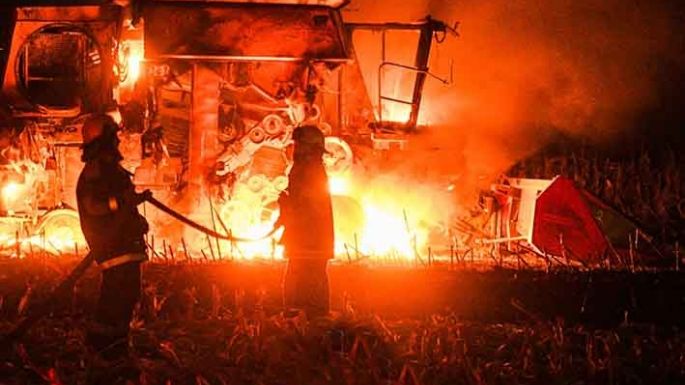 Incendio en un baldío y fuego en un campo