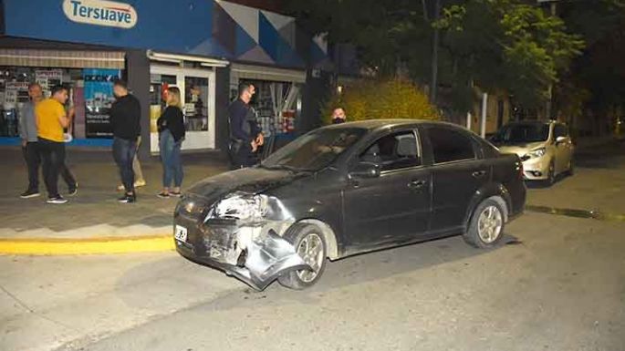 En 20 minutos y a una cuadra de distancia tres jóvenes heridos en dos accidentes