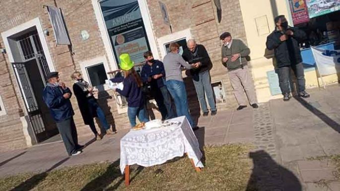 Protestaron frente a una mutual