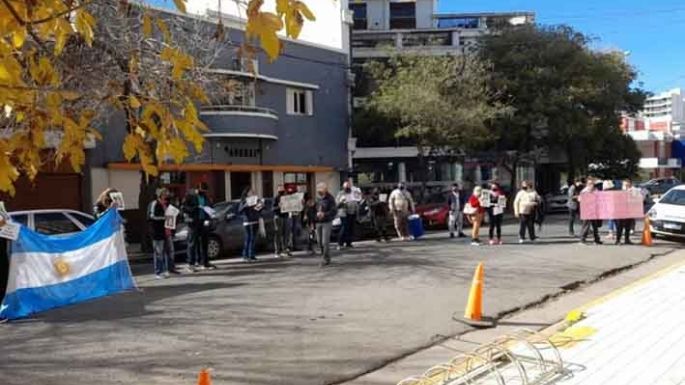 Nuevo reclamo enfrente al edificio de Tribunales