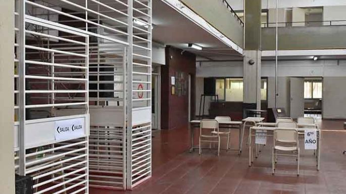 La falta de personal de limpieza deja a sexto año fuera de las aulas