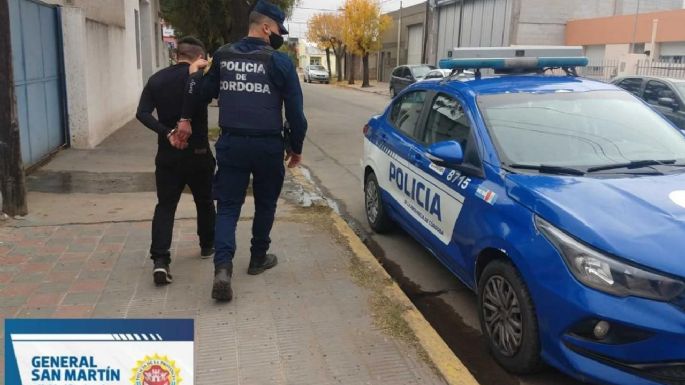 Robó y lo atraparon porque dejó su celular en el lugar del hecho